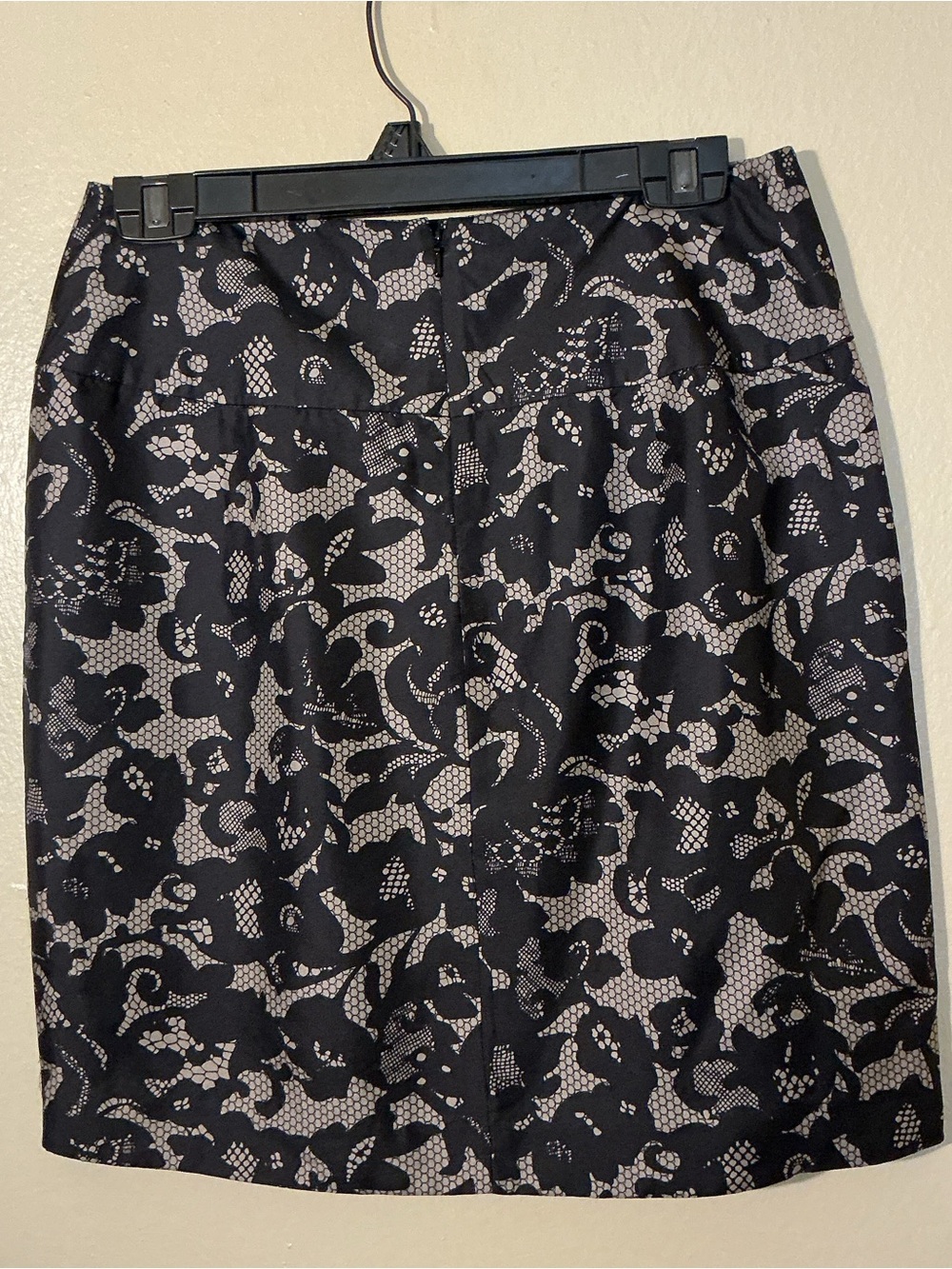 Banana Republic 100 % Silk Skirt Black & Tan Lace Print Lined - Picture 7 of 10